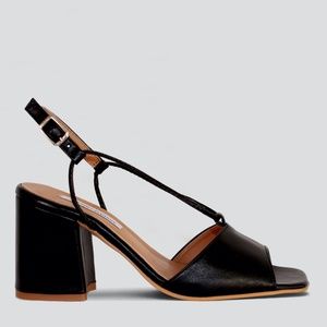 Aboute Arianne | Sarah Black